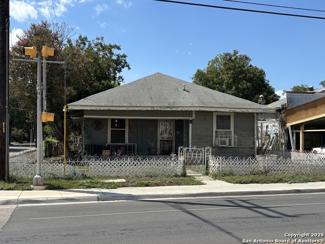 3315 S Presa Property Photo 1