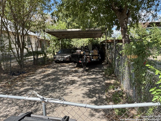 3315 S Presa Property Photo 2