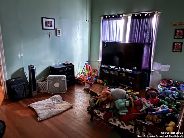 3315 S Presa Property Photo 6