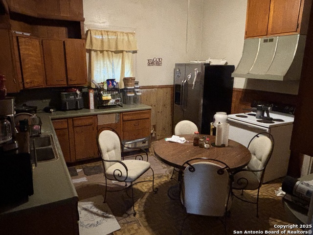 3315 S Presa Property Photo 8