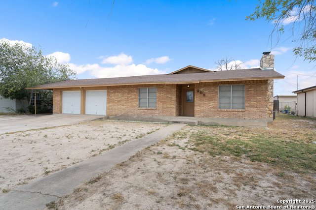 203 Margaret Property Photo 3