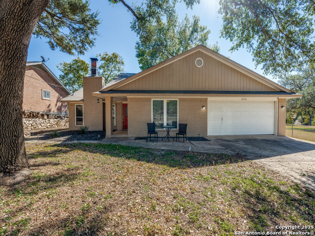 1174 Mooncrest Property Photo 1