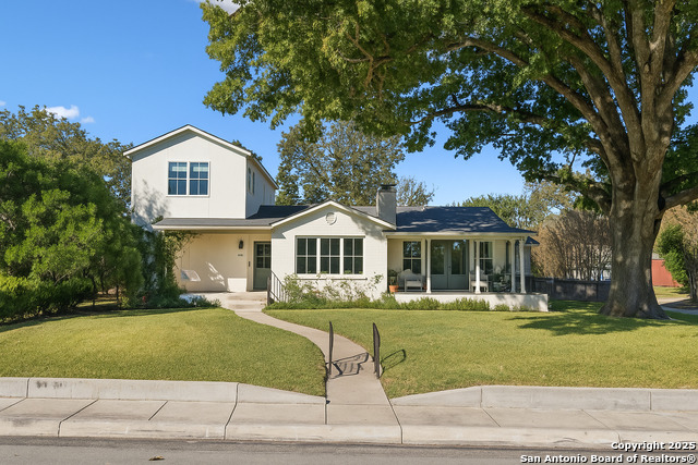 127 Larkwood Dr Property Photo 1