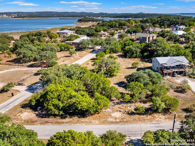 826 Lake Island Property Photo 3