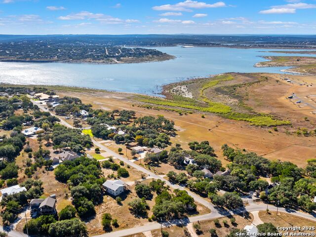 826 Lake Island Property Photo 5