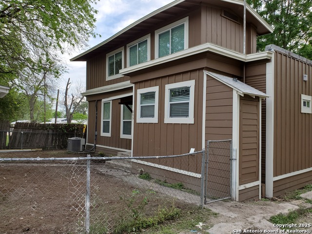 707 W Craig Pl Property Photo 1