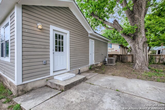 517 Hicks Ave Property Photo 6