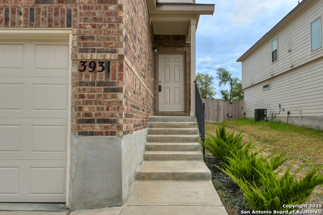 3931 Somers Crest Property Photo 3
