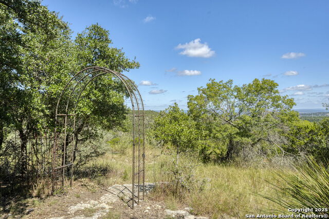 305 Spanish Pass Property Photo 32