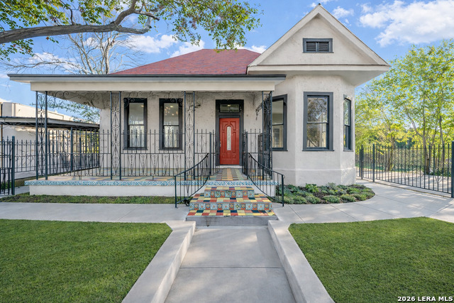 1610 W Commerce Property Photo 2