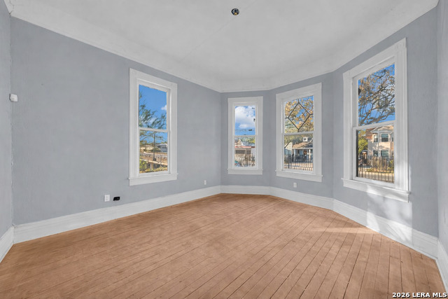 1610 W Commerce Property Photo 6