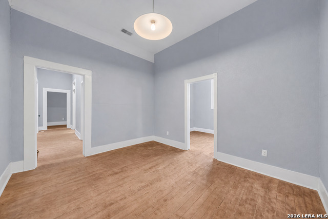 1610 W Commerce Property Photo 8