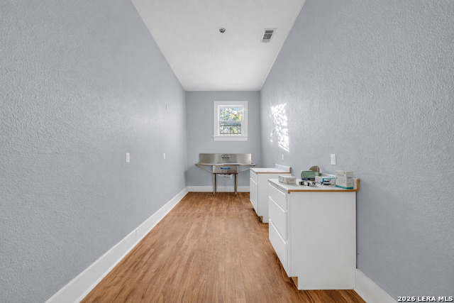 1610 W Commerce Property Photo 10