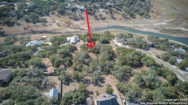 915/935 Five Oaks Property Photo 3