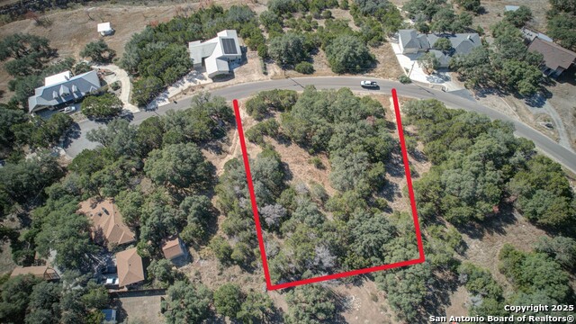 915/935 Five Oaks Property Photo 5