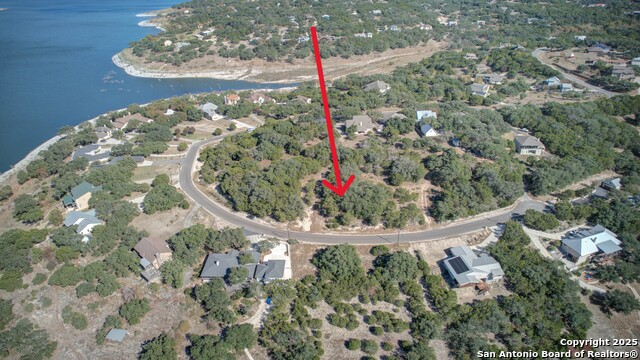 915/935 Five Oaks Property Photo 6