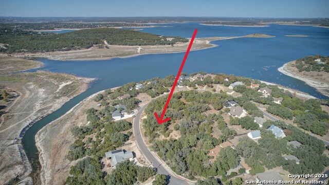 915/935 Five Oaks Property Photo 9