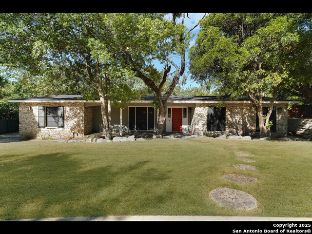 8619 Oak Ledge Property Photo 2