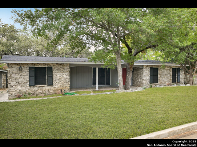 8619 Oak Ledge Property Photo 3