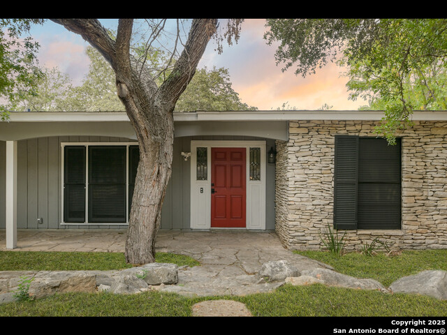 8619 Oak Ledge Property Photo 4