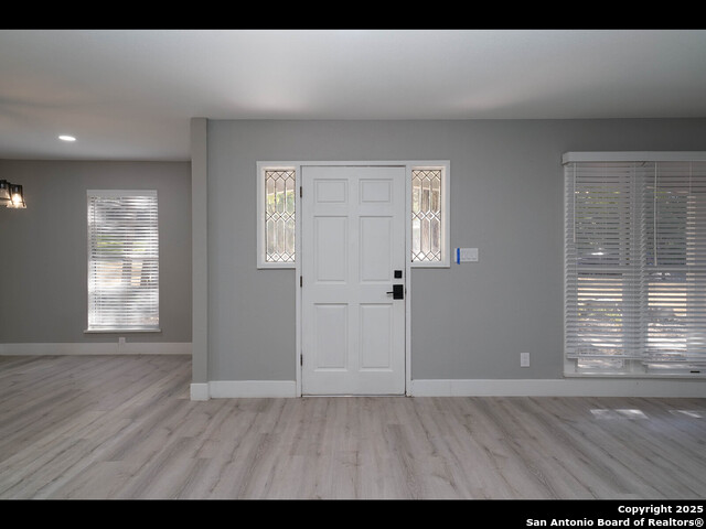 8619 Oak Ledge Property Photo 5