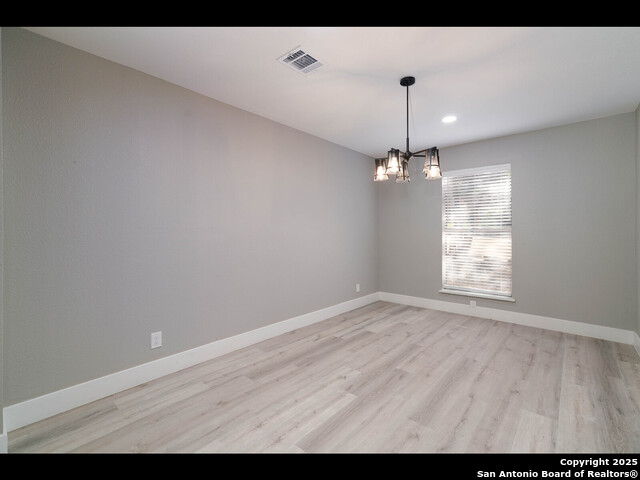 8619 Oak Ledge Property Photo 6