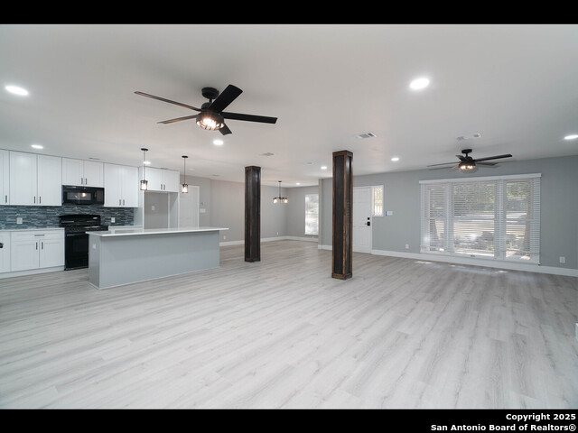 8619 Oak Ledge Property Photo 8