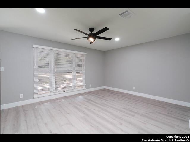 8619 Oak Ledge Property Photo 9