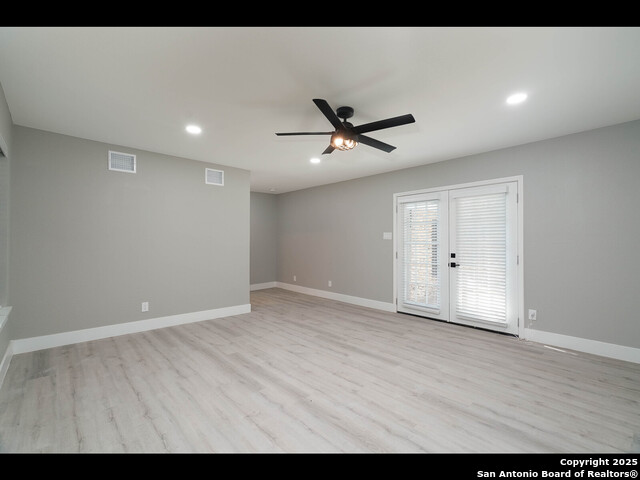 8619 Oak Ledge Property Photo 12