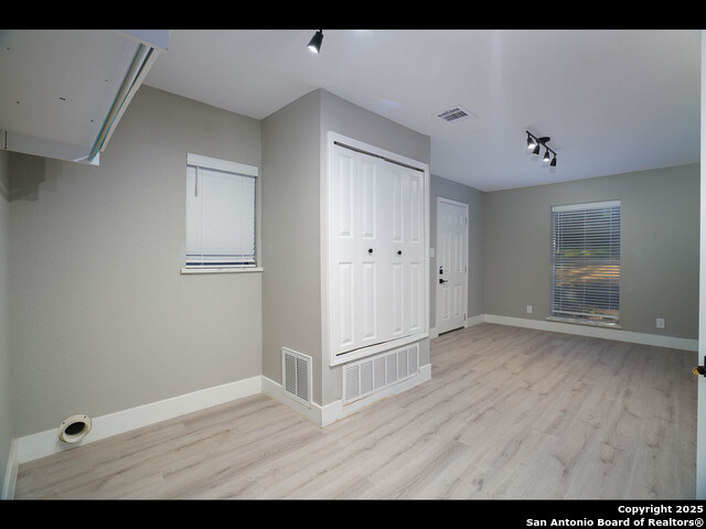 8619 Oak Ledge Property Photo 28