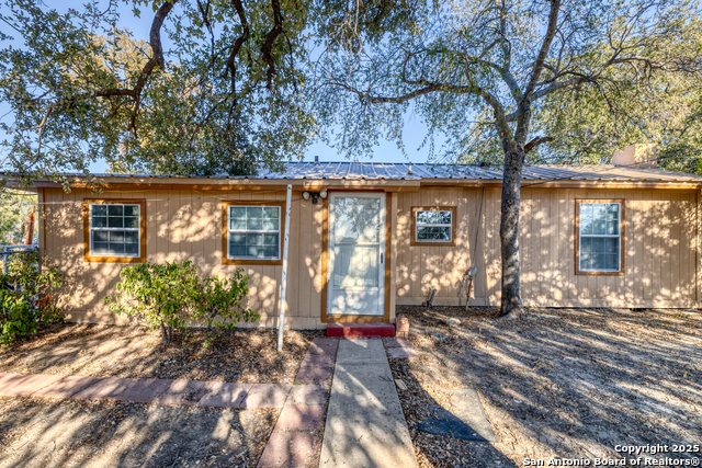 703 E Nueces Property Photo 2