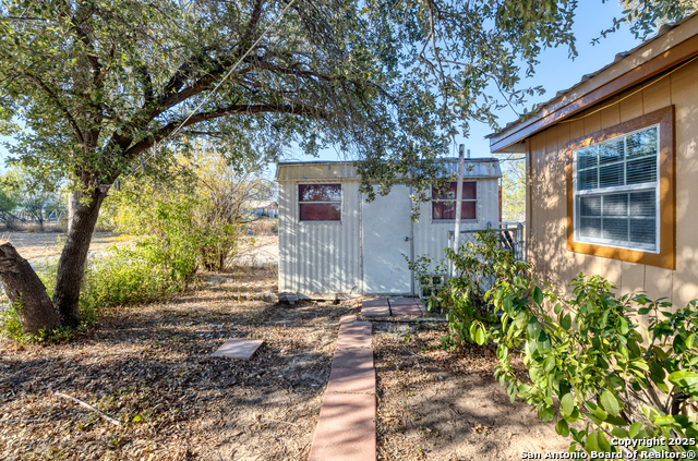 703 E Nueces Property Photo 3