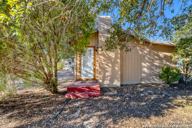 703 E Nueces Property Photo 4