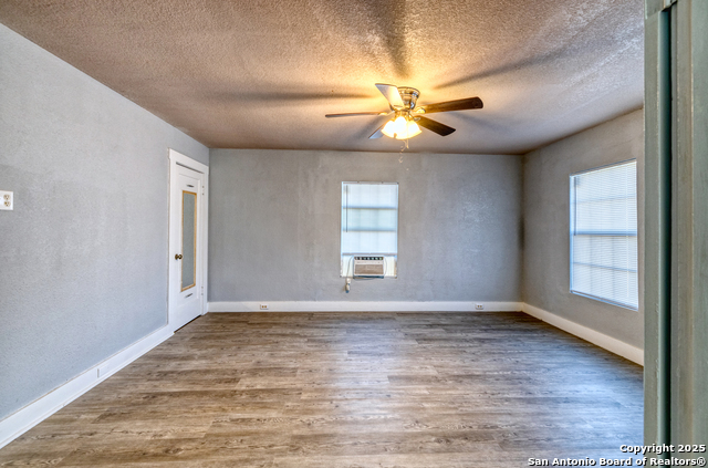 703 E Nueces Property Photo 5