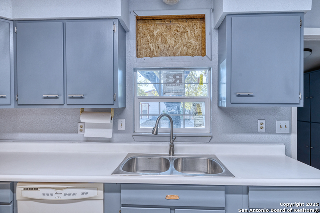 703 E Nueces Property Photo 10