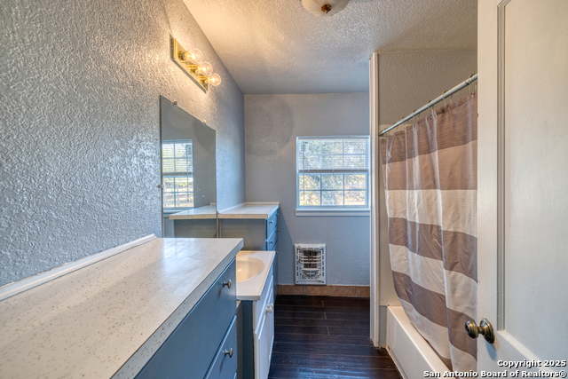 703 E Nueces Property Photo 12
