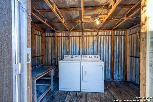 703 E Nueces Property Photo 21