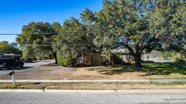 703 E Nueces Property Photo 22
