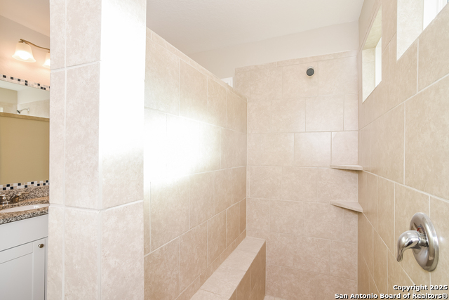 8022 Dovers Den Property Photo 13