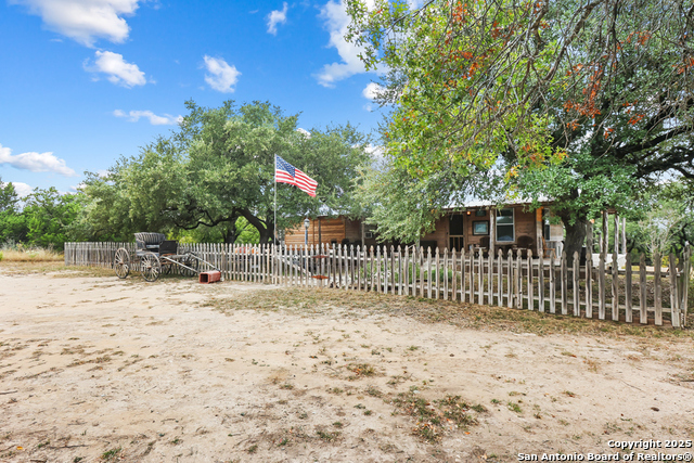596 Oakridge Ln Property Photo 1