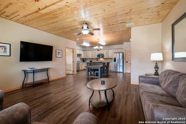 1554 Gruene Property Photo 4
