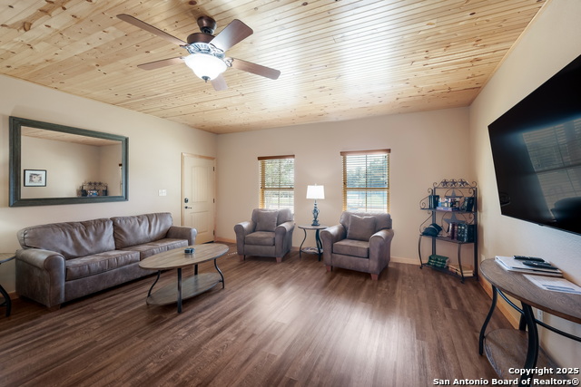 1554 Gruene Property Photo 9