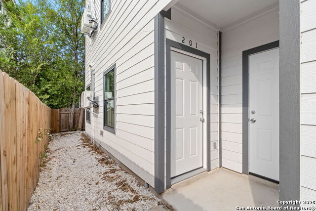 627 S Olive St, #101 Property Photo 13