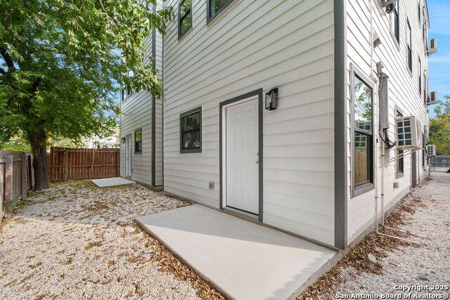 627 S Olive St, #101 Property Photo 27