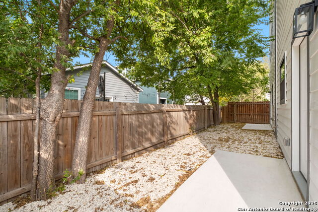 627 S Olive St, #101 Property Photo 28