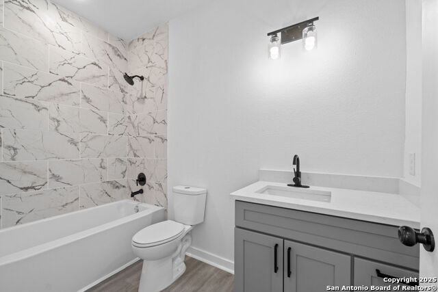 627 S Olive St, #102 Property Photo 7