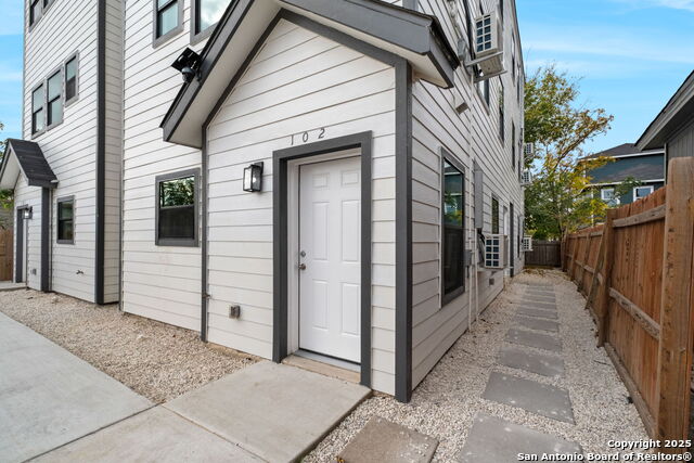627 S Olive St, #102 Property Photo 18