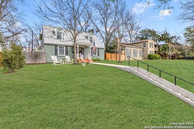 135 Blue Bonnet Blvd Property Photo 2