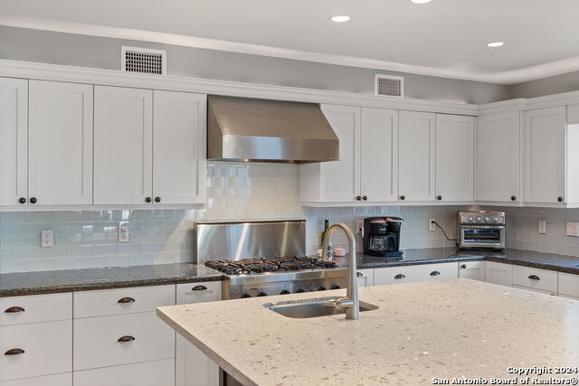 135 Blue Bonnet Blvd Property Photo 6