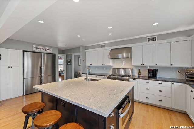 135 Blue Bonnet Blvd Property Photo 7